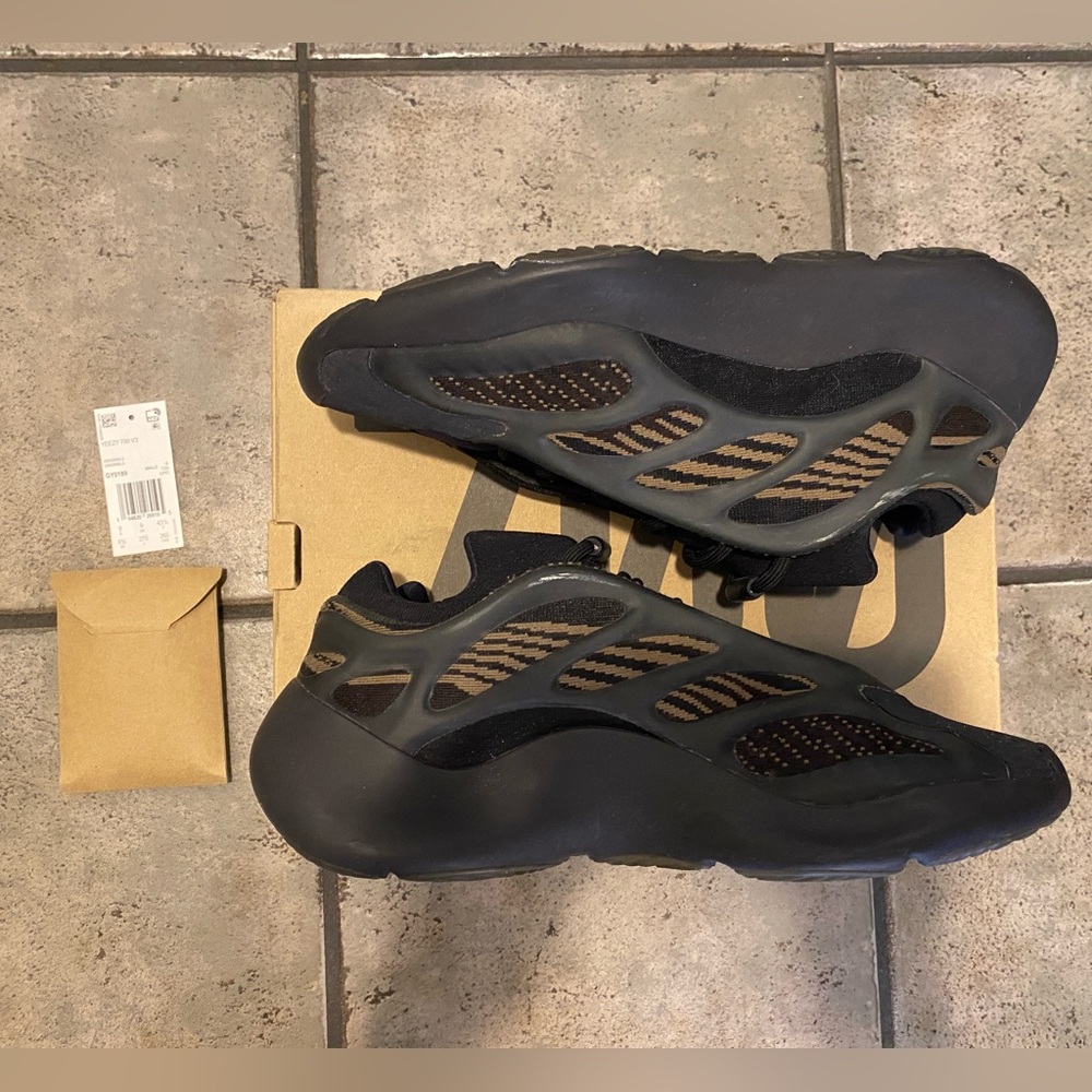 Yeezy 700 Clay Brown